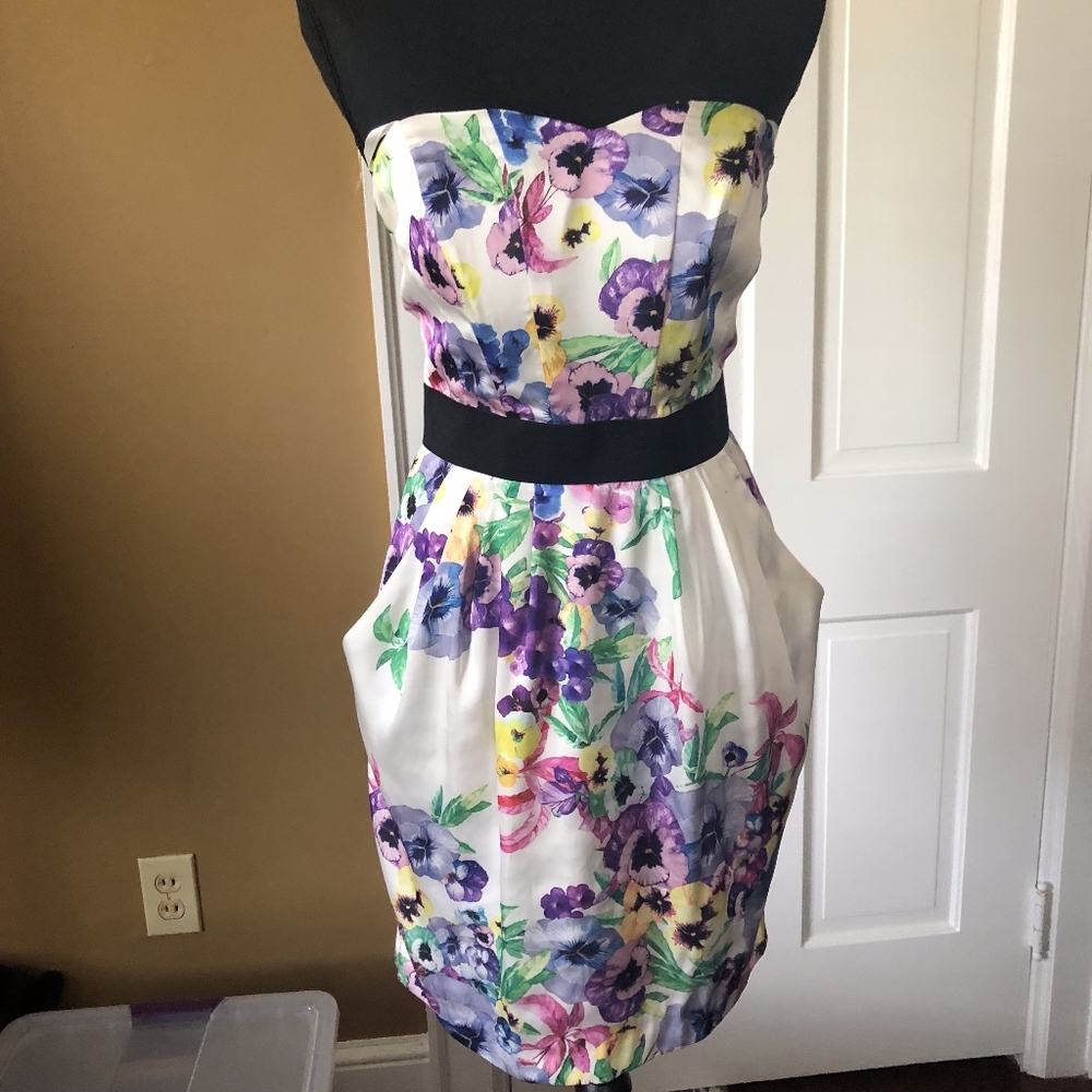 H&M Floral Strapless Dress with Pockets!